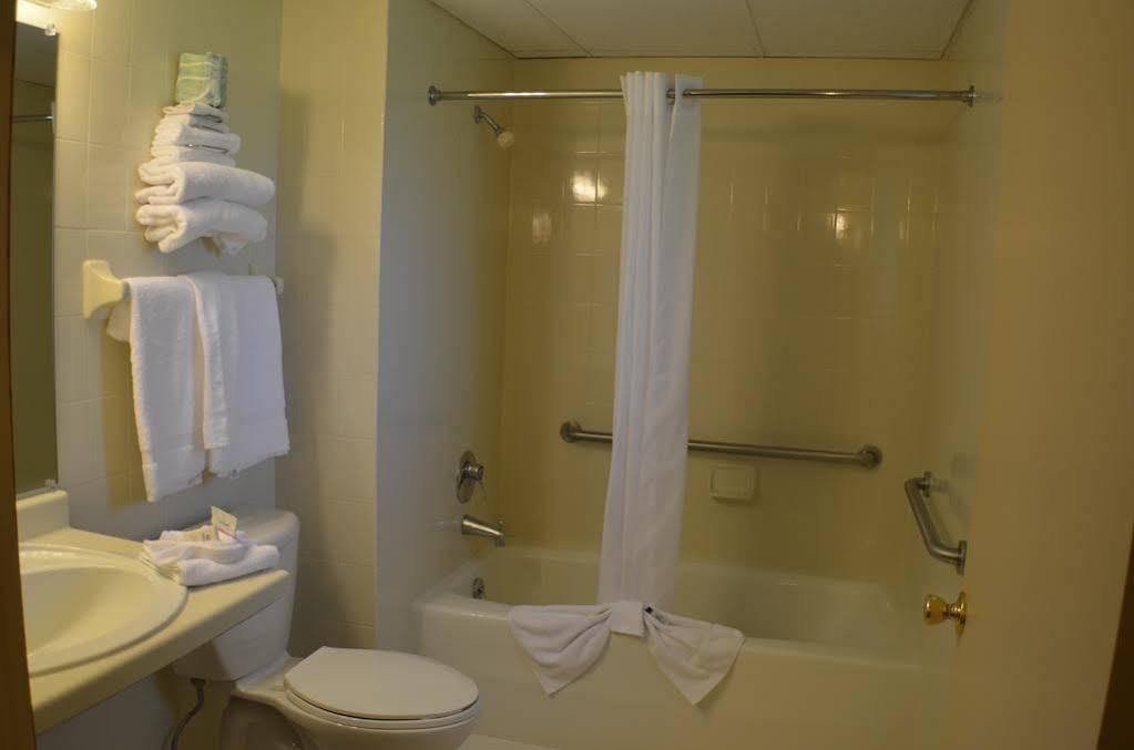 Amber'S Inn And Suites Wisconsin Dells Eksteriør billede