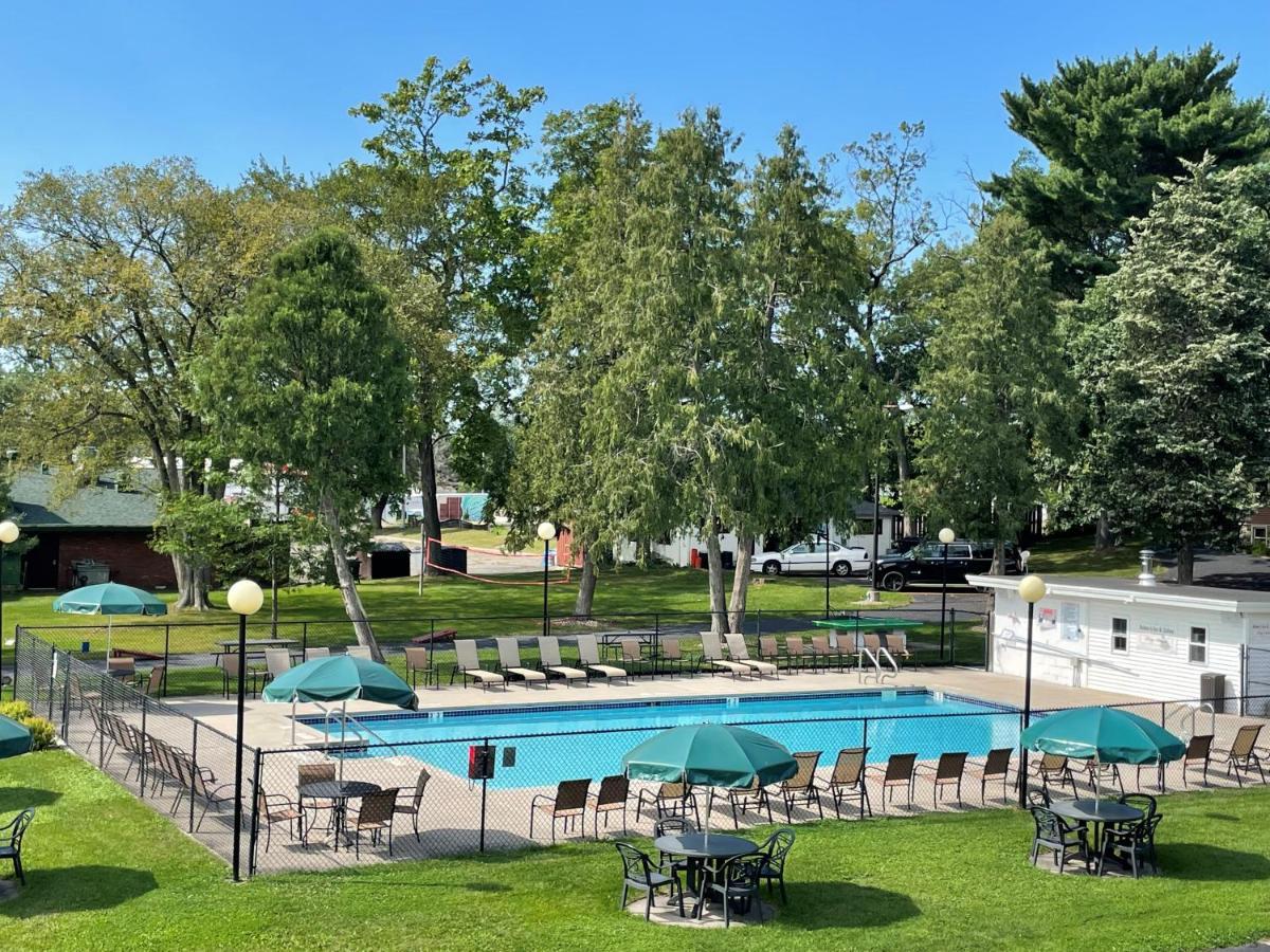 Amber'S Inn And Suites Wisconsin Dells Eksteriør billede