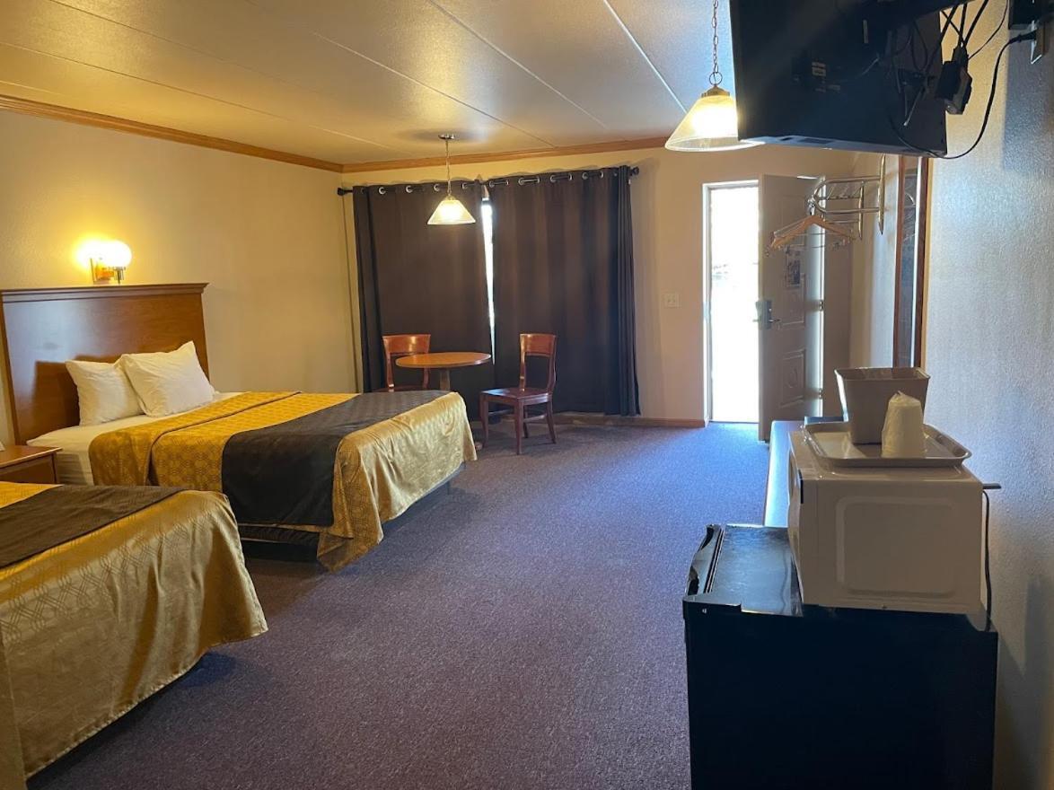 Amber'S Inn And Suites Wisconsin Dells Eksteriør billede