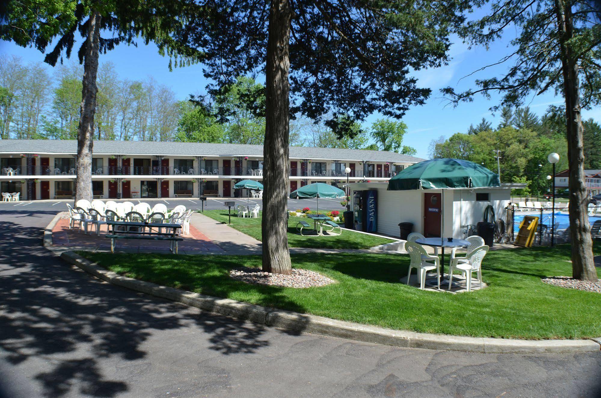 Amber'S Inn And Suites Wisconsin Dells Eksteriør billede