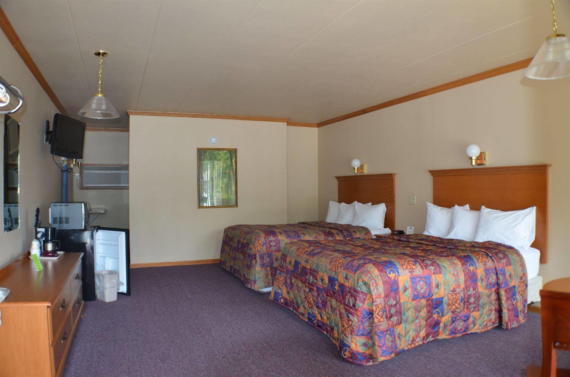 Amber'S Inn And Suites Wisconsin Dells Eksteriør billede