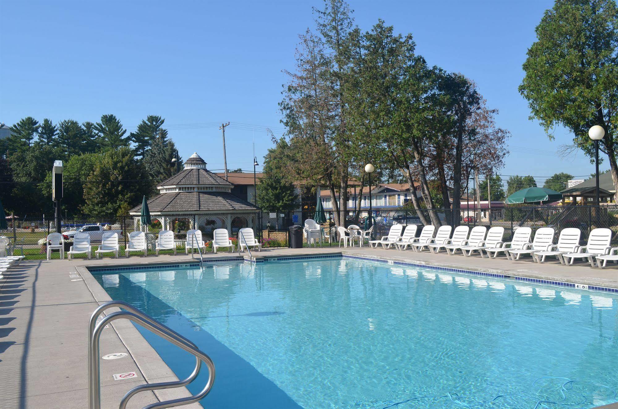 Amber'S Inn And Suites Wisconsin Dells Eksteriør billede